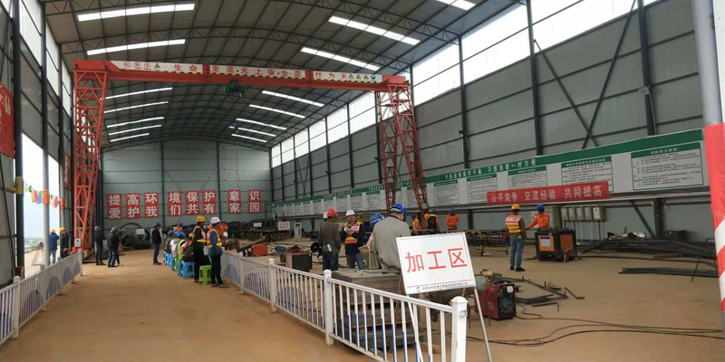 1540177390116913.jpg 評委現(xiàn)場評估指導.jpg