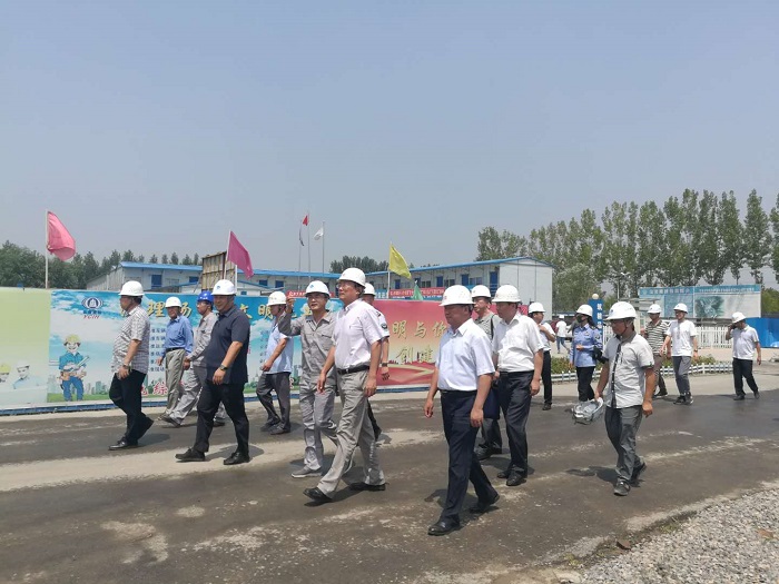 1567344662681709.jpg 劉年主任檢查施工現(xiàn)場(chǎng).jpg