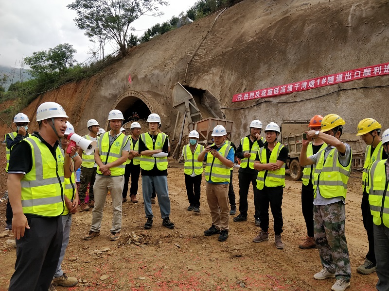 參觀1、2#隧道.jpg