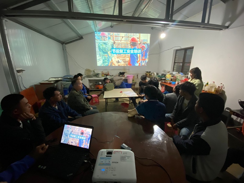 1614216121933412.jpg 平壩村二號特大橋連續(xù)梁.jpg