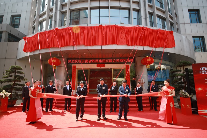 領導剪彩 - 副本.JPG