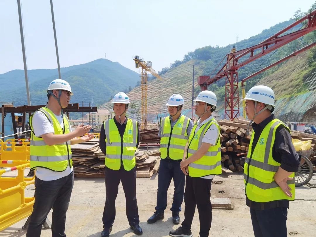 1651107524954004.jpg 2022-4-26-金光祥帶隊到景洪神秘谷瀾滄江特大橋項目開展安全生產(chǎn)檢查.jpg