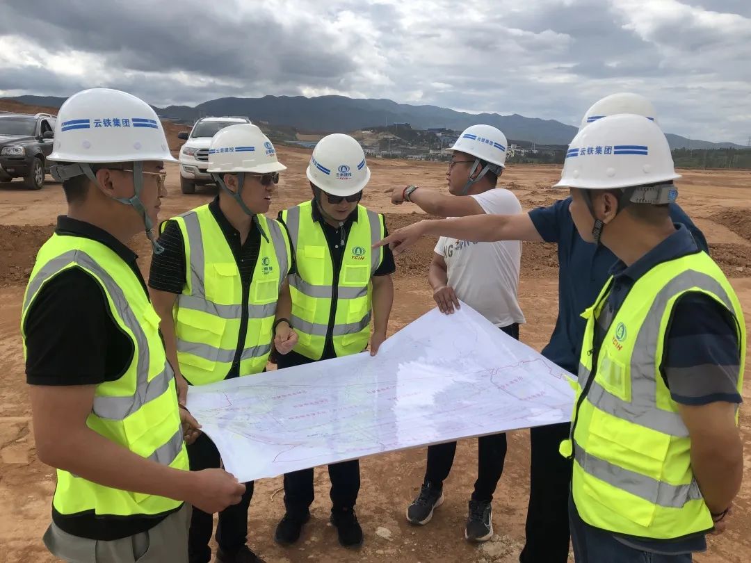 陳仕海帶隊(duì)到祥云項(xiàng)目檢查.jpg