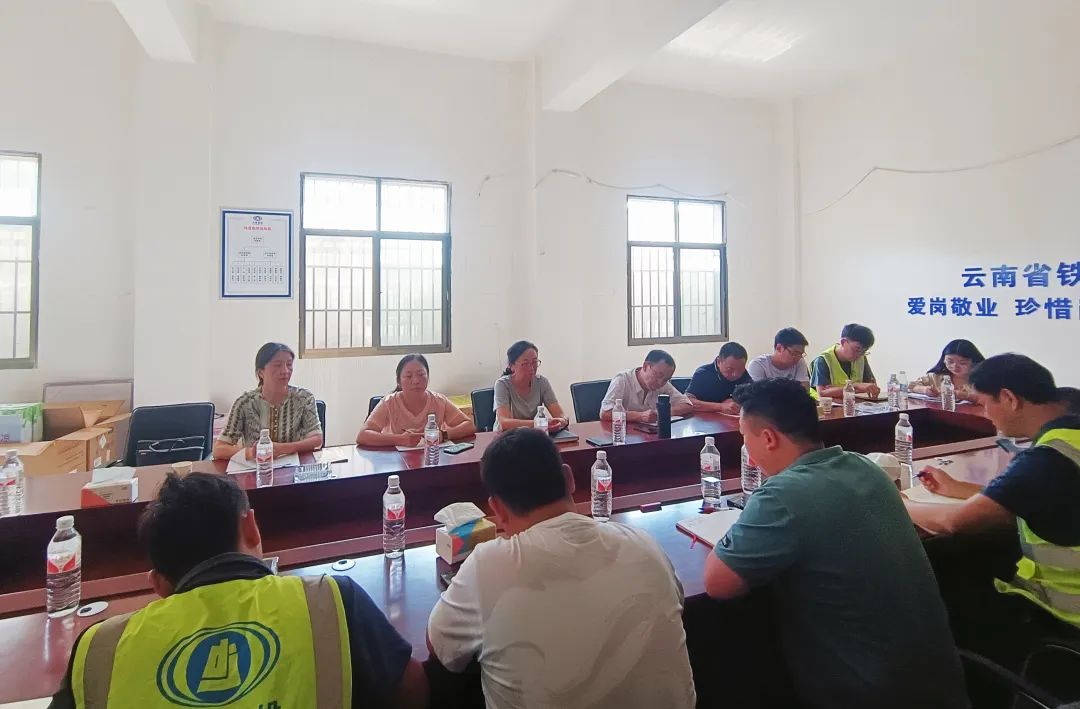 1660548135615041.jpg 張聯(lián)紅帶隊(duì)到建水片區(qū)項(xiàng)目開展安全綜合大檢查并開展“夏送清涼”慰問活動(dòng)3.jpg