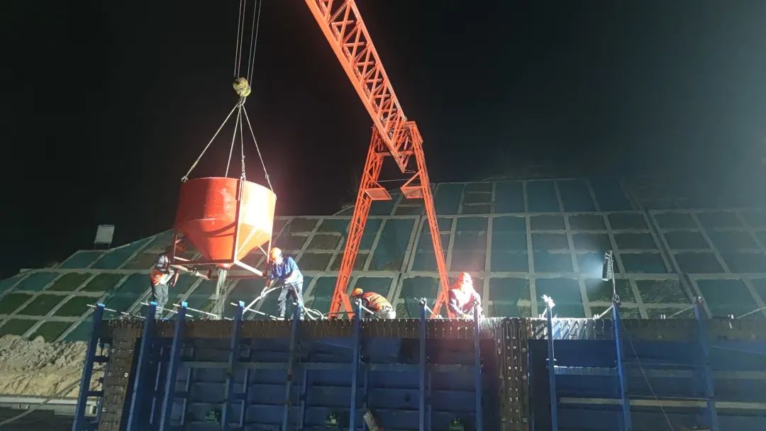 1678066688879542.jpg 2023-3-2-那興項(xiàng)目首片40米T梁順利澆筑 金光祥到現(xiàn)場(chǎng)指導(dǎo).jpg